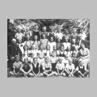 022-0218 Das 8. Schuljahr der Volksschule Goldbach im Jahre 1940 mit Kantor Saat, Lehrer Eggert und Frl. Doering..jpg